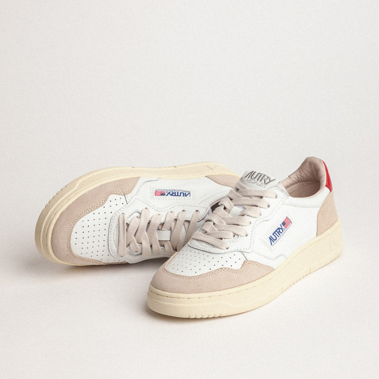 Autry Medalist W *Leather / Suede* onfeet