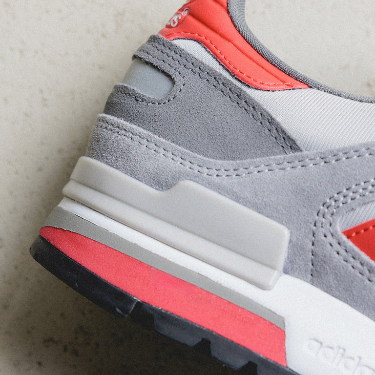 Adidas ZX 600 onfeet