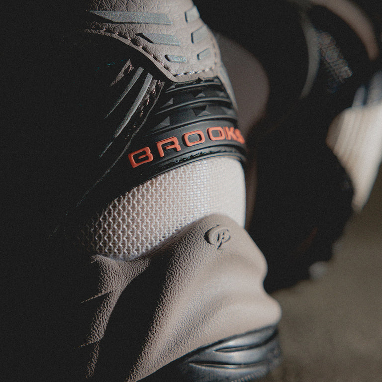 Brooks Cascadia 1 onfeet