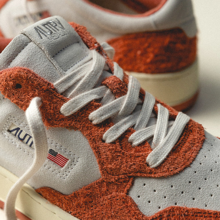 Autry Medalist *Suede / Long Suede* onfeet