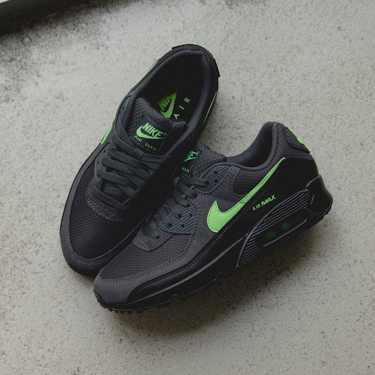 Nike Air Max 90 onfeet