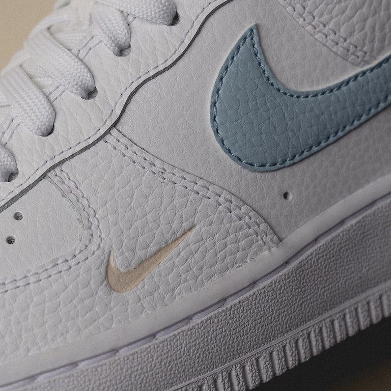 Nike Wmns Air Force 1 '07 onfeet
