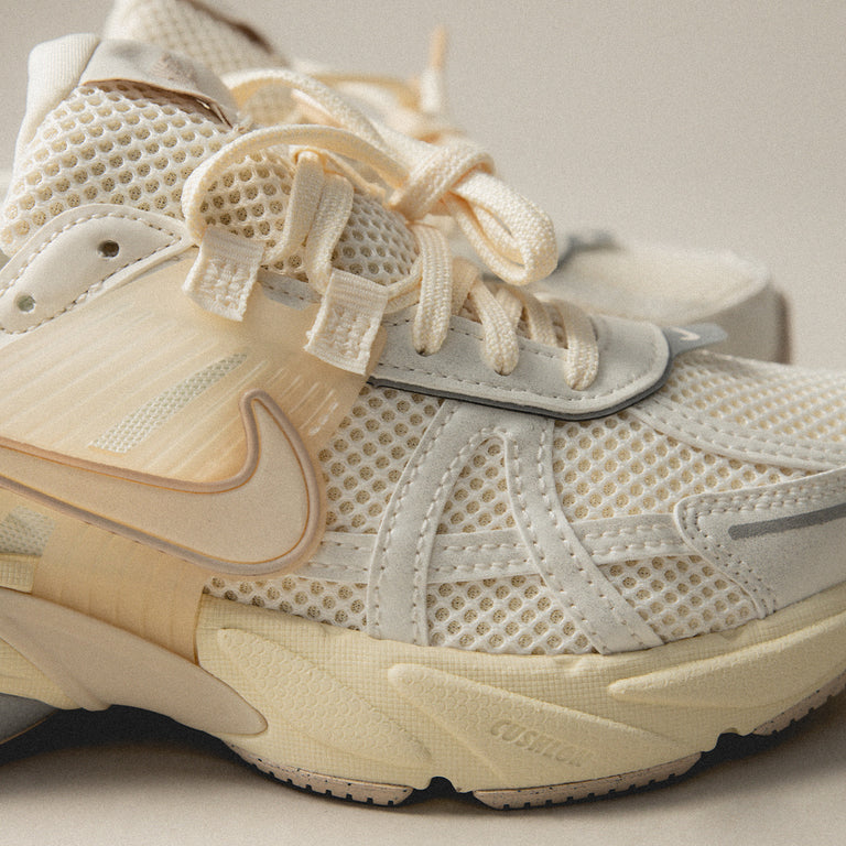 Nike Wmns V2K Run onfeet
