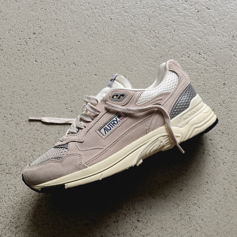 Autry Hyperway *Suede / Mesh* onfeet