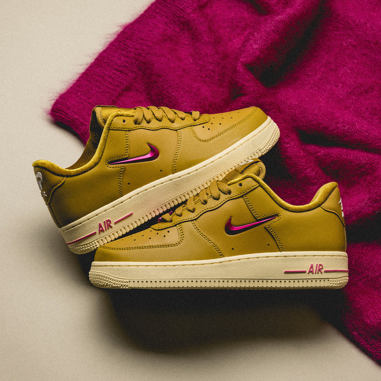 Nike Wmns Air Force 1 '07 onfeet