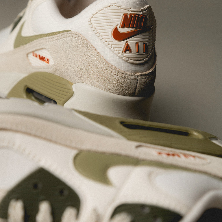 Nike Air Max 90 onfeet