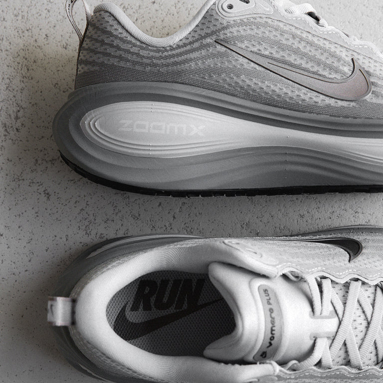 Nike Vomero Plus onfeet