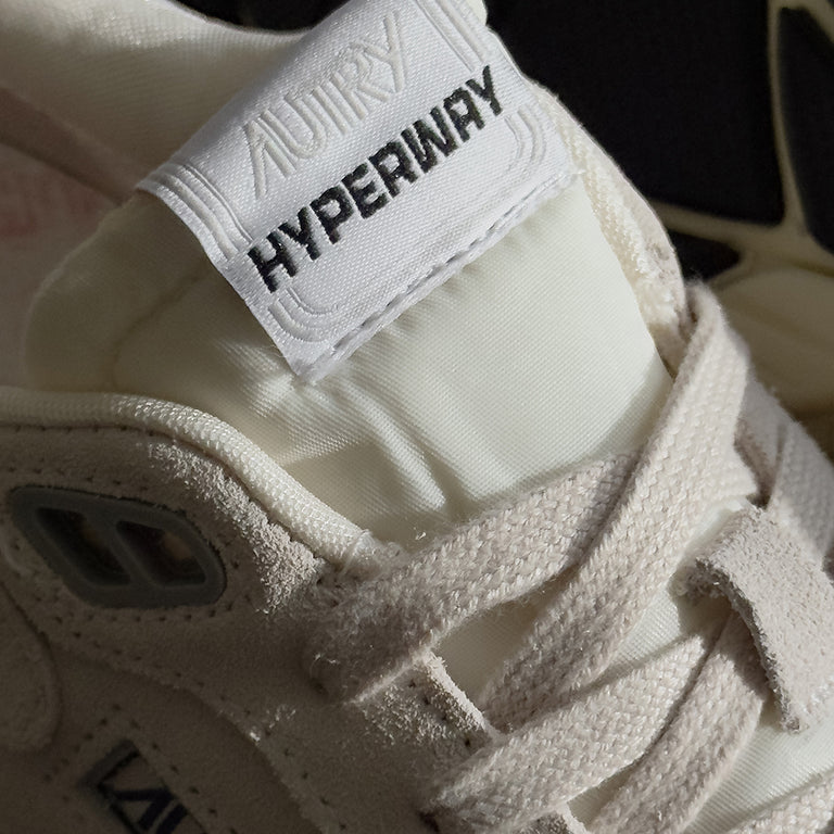 Autry Hyperway W *Suede / Mesh* onfeet