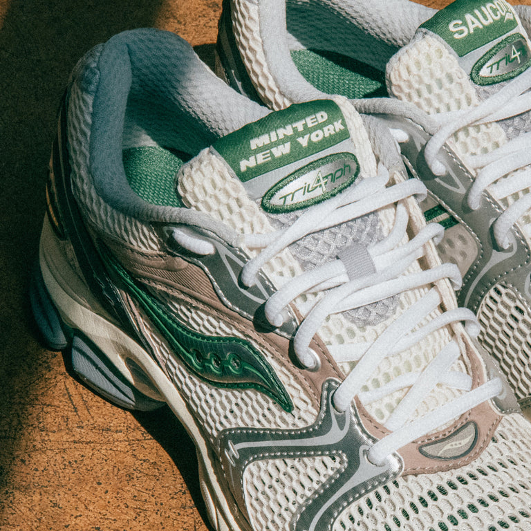 Saucony x Minted NY Pro Grid Triumph 4 onfeet
