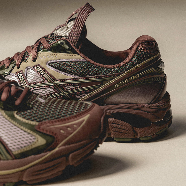 Asics UB6-S GT-2160 onfeet