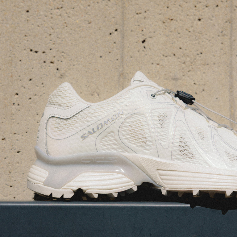 Salomon XT-Whisper Void onfeet