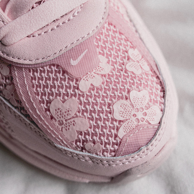 Nike Wmns V2K Run onfeet