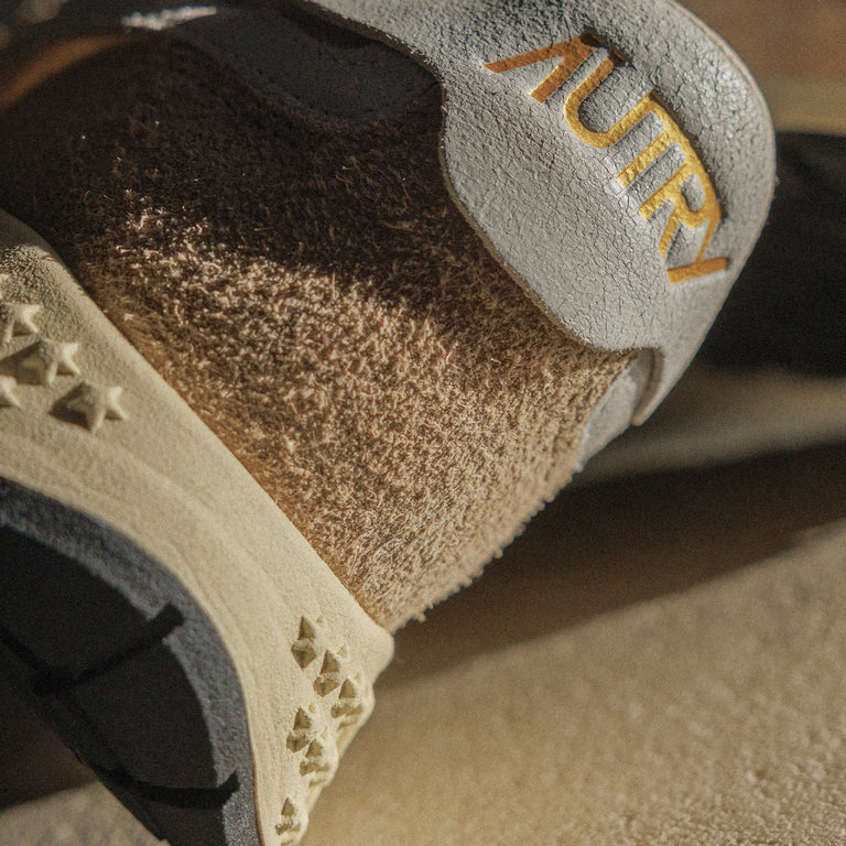 Autry Reelwind Low *Nylon / Cracked Leather* onfeet