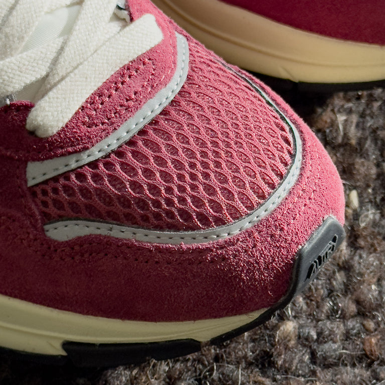 Autry Hyperway W *Suede / Mesh* onfeet