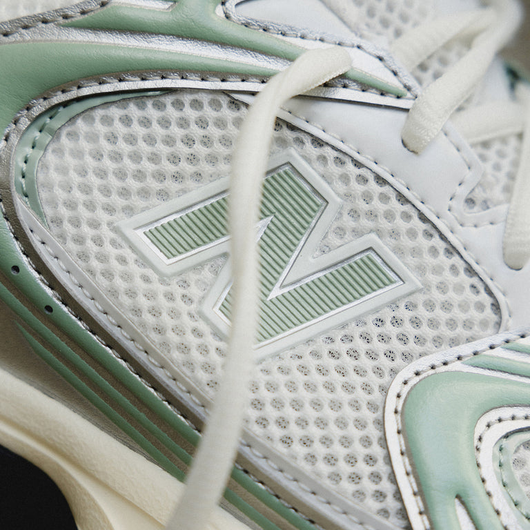 New Balance U530SEB onfeet