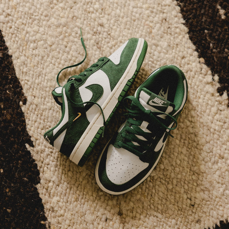 Nike Wmns Dunk Low *Mini Swoosh* onfeet