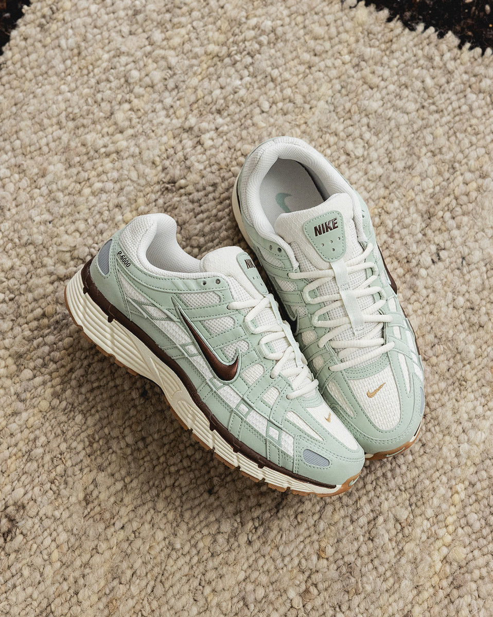 seafoam green nike