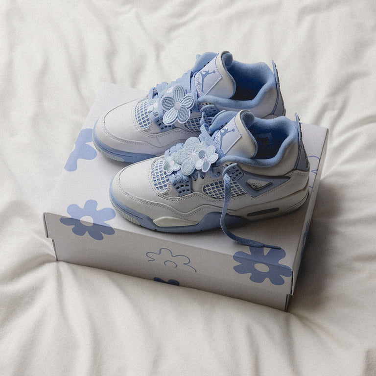 Nike Wmns Air Jordan 4 Retro *Aluminum* onfeet