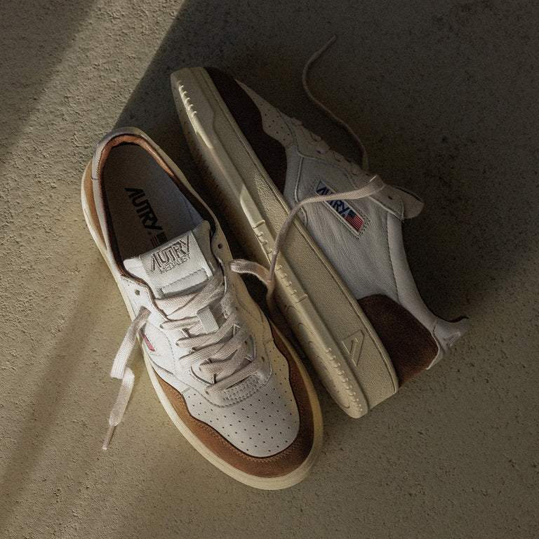 Autry Medalist *Goat / Suede* onfeet