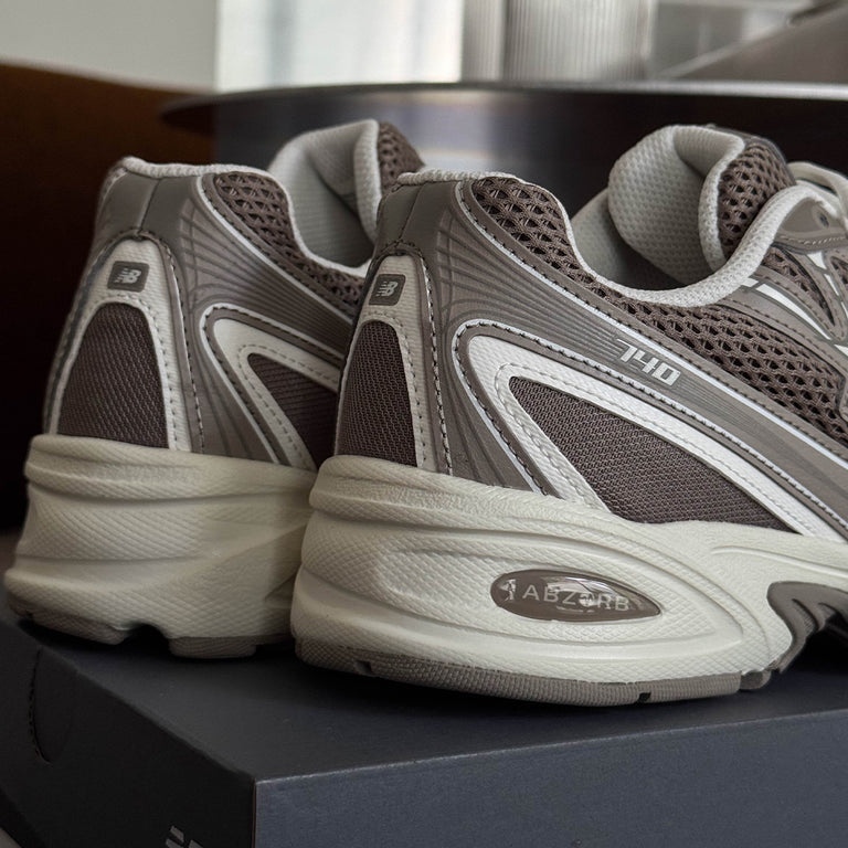 New Balance U740SA2 onfeet