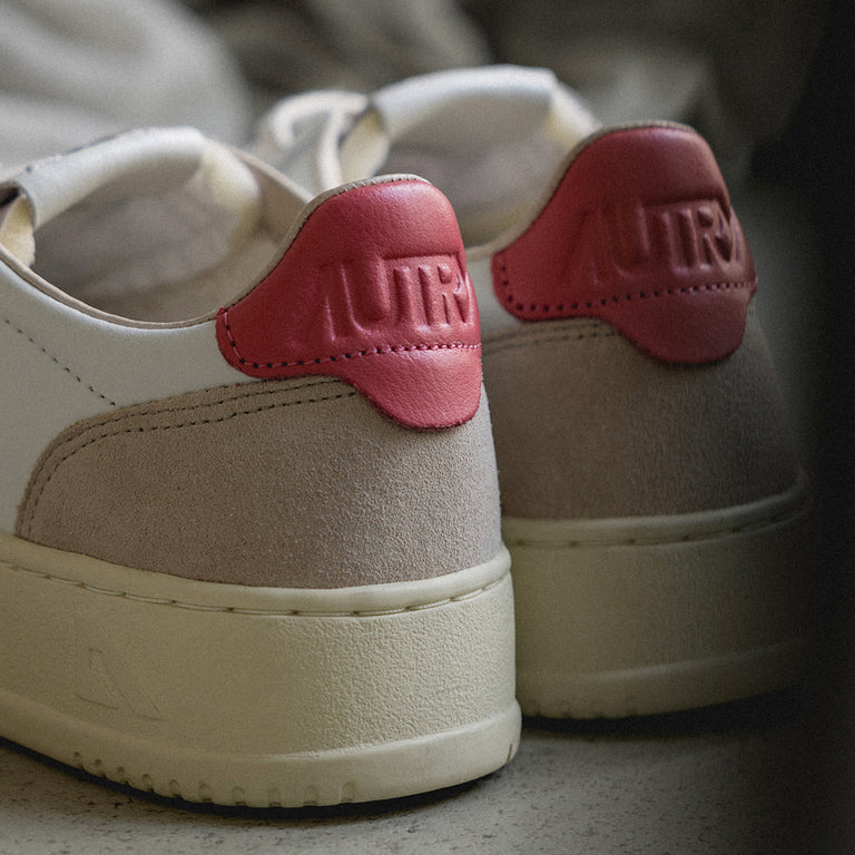 Autry Medalist W *Leather / Suede* onfeet