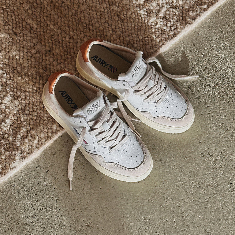 Autry Medalist W *Leather / Suede* onfeet