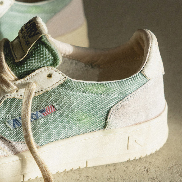Autry Medalist Dragon / Goat *Super Vintage* onfeet