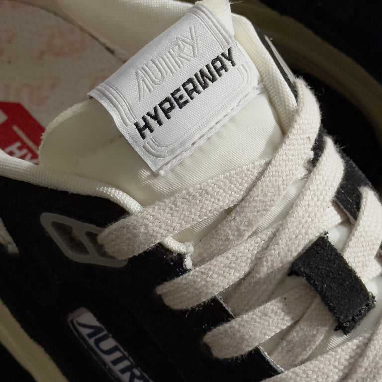 Autry Hyperway W *Suede / Mesh* onfeet