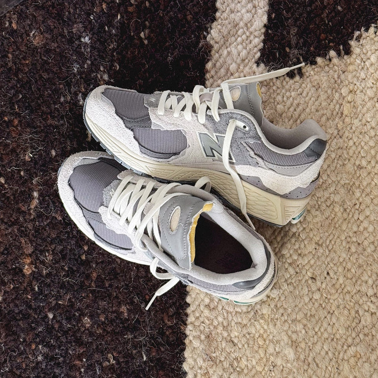 NEW BALANCE 2002R