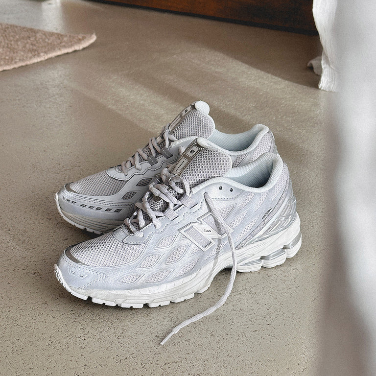 New Balance U1906WFE onfeet