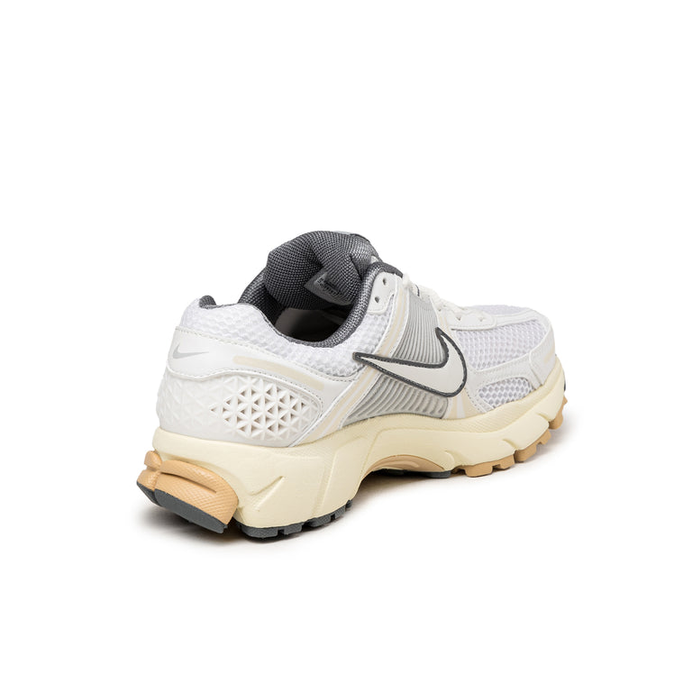 Nike Wmns Zoom Vomero 5