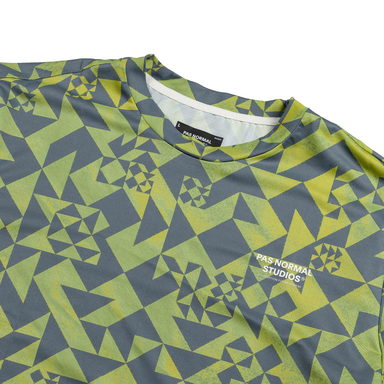 Pas Normal Studios Balance T-Shirt *No Distance Left To Run* (Green Origami)