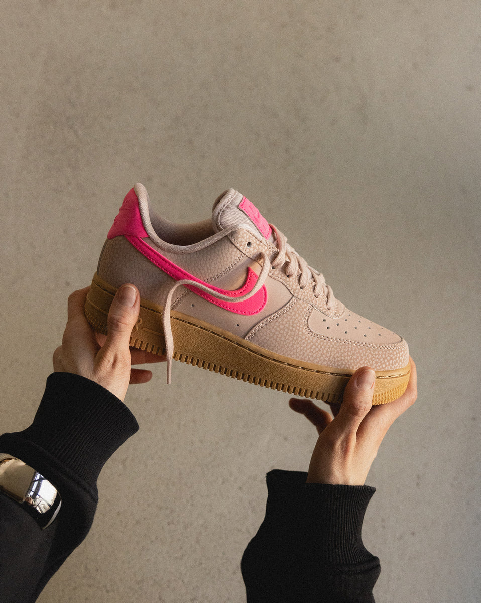 関税送料込♪NIKE/Air Force 1 '07 Prm W Beige & Pink NIKE AIR FORCE 1 '07/ナイキ エア フォース 1 '07 PINK PAISLEY