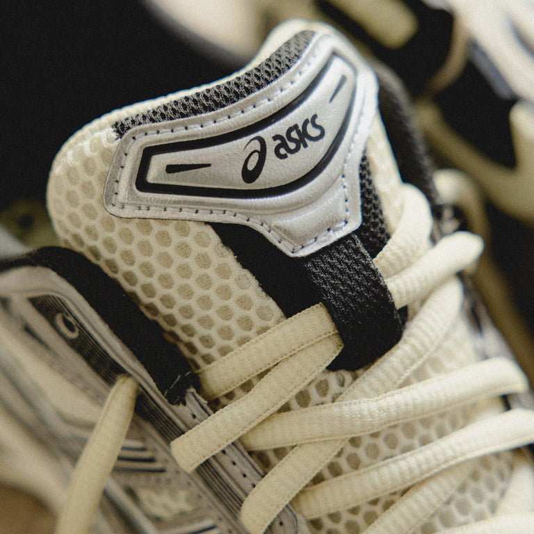 Asics GEL-Kayano 14 onfeet