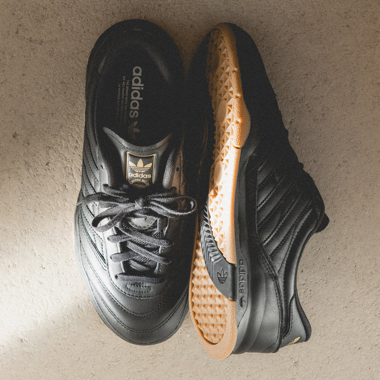Adidas Mundial FC onfeet