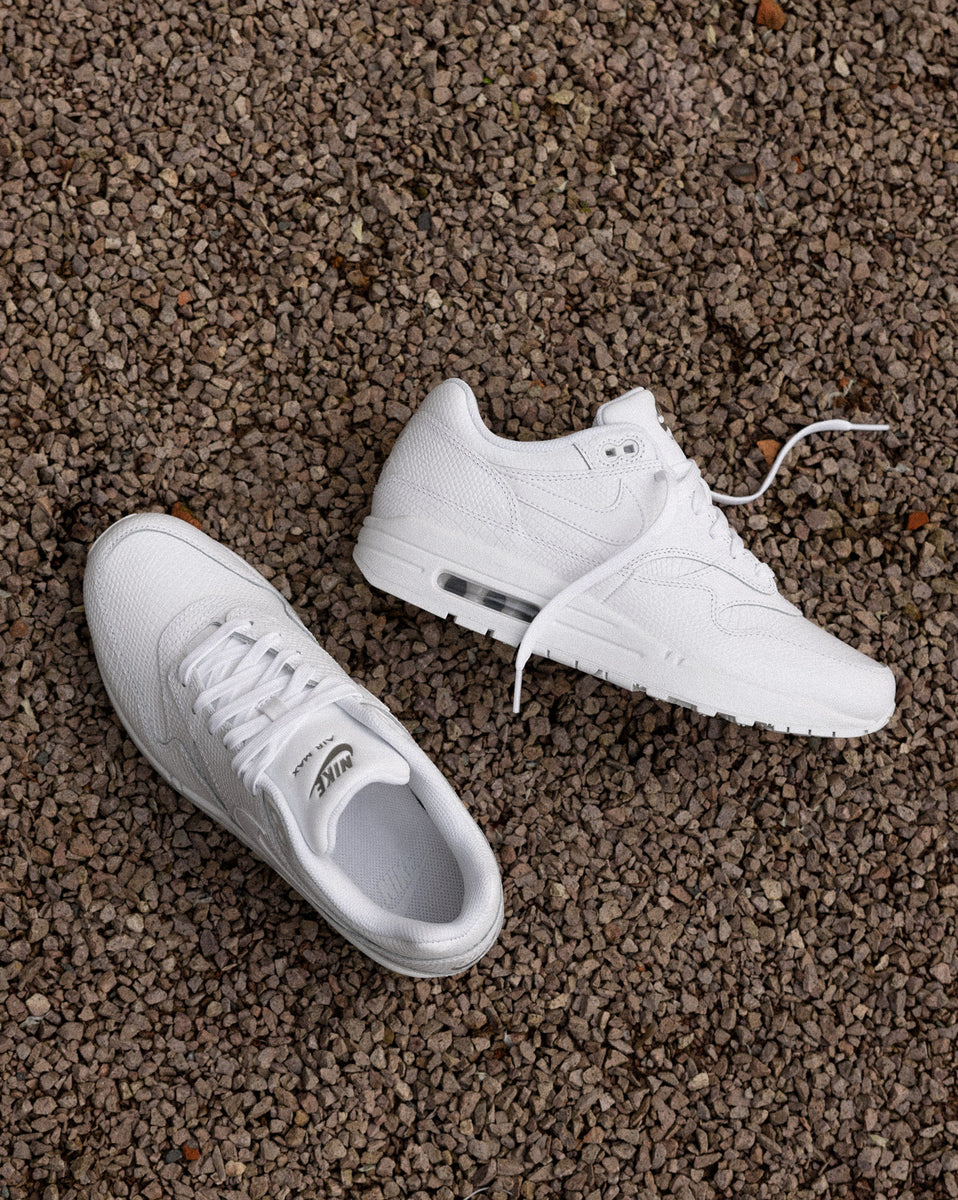 Sneaker Air Max Inside Out On Feet Nike Air Max PRM *Snakeskin