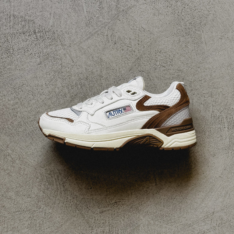 Autry Hyperway W *Goatsuede / Mesh* onfeet