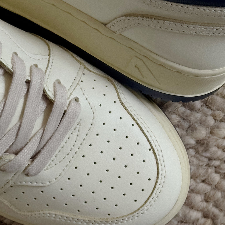 Autry Med-Way Mid *Leather / Crack* onfeet