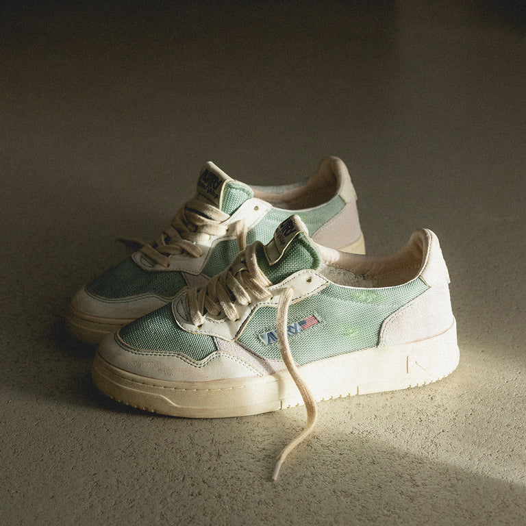 Autry Medalist Dragon / Goat *Super Vintage* onfeet