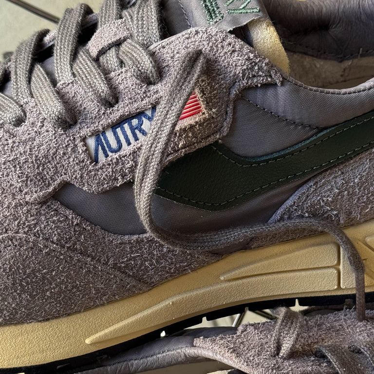 Autry Reelwind Low *Suede / Net* onfeet