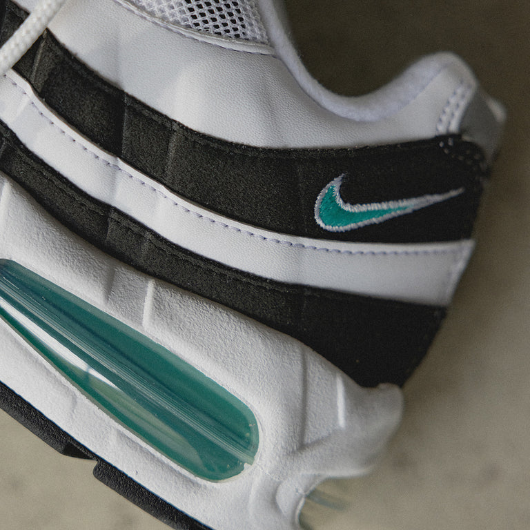 Nike Air Max 95 OG *Black Border* onfeet