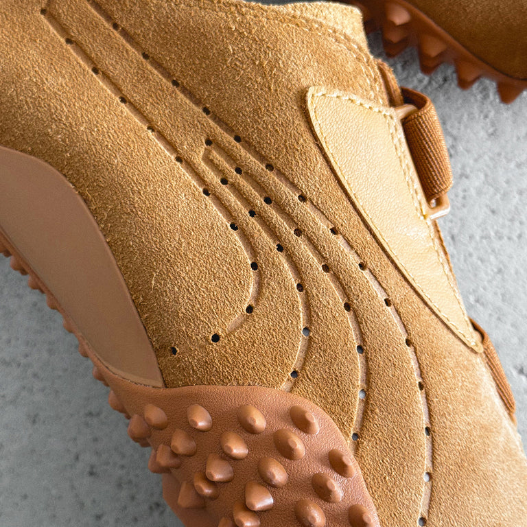 Puma Mostro Unlined onfeet