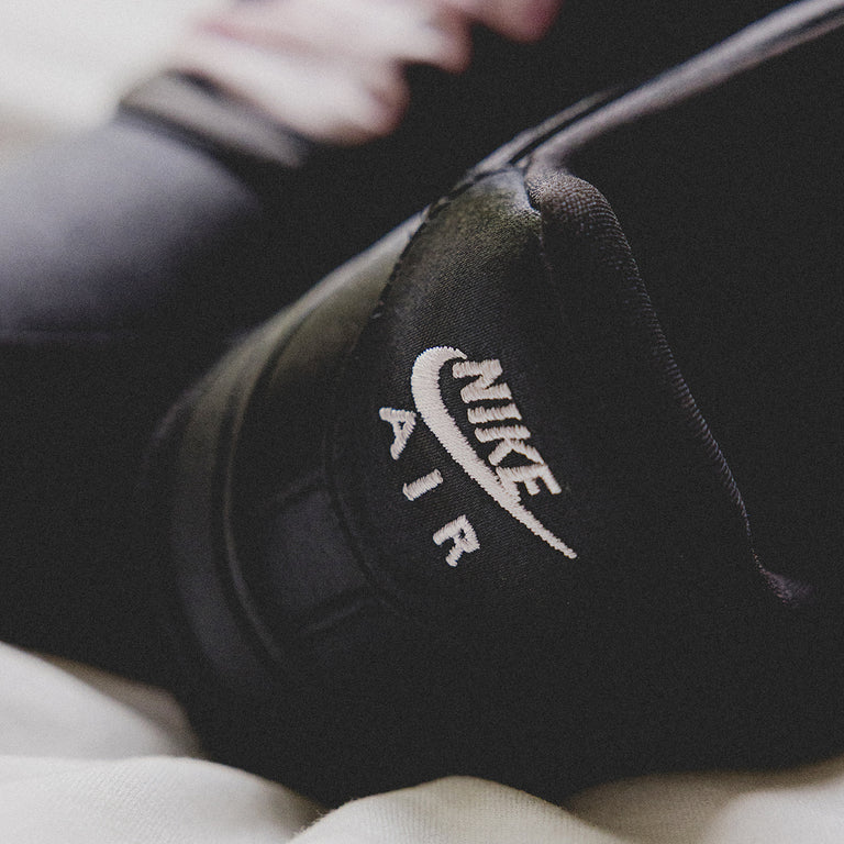 Nike Wmns Air Force 1 ’07 LV8 onfeet
