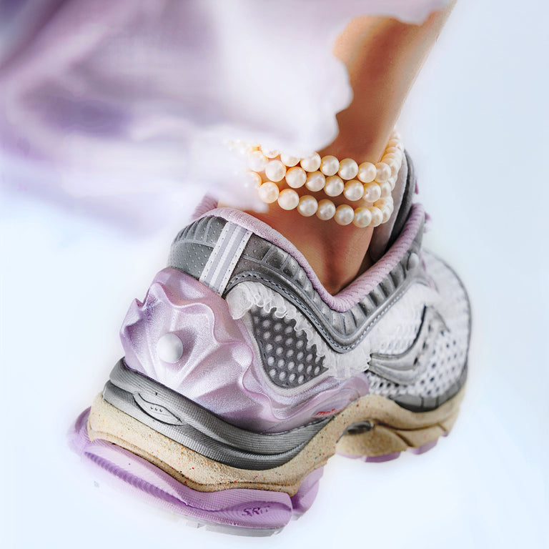 Saucony x Metagirl Pro Grid Paramount onfeet