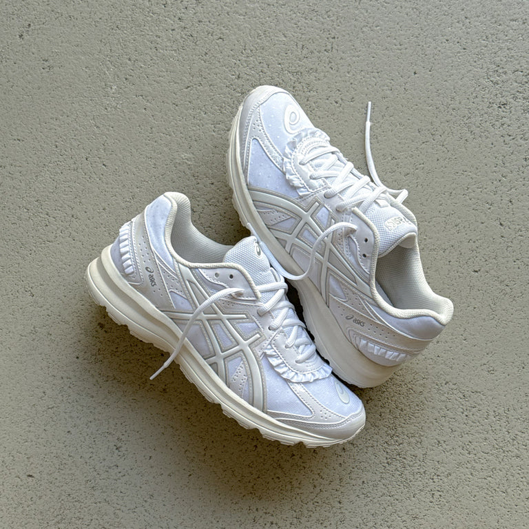 Asics JOG 100S onfeet