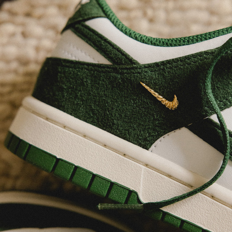 Nike Wmns Dunk Low *Mini Swoosh* onfeet