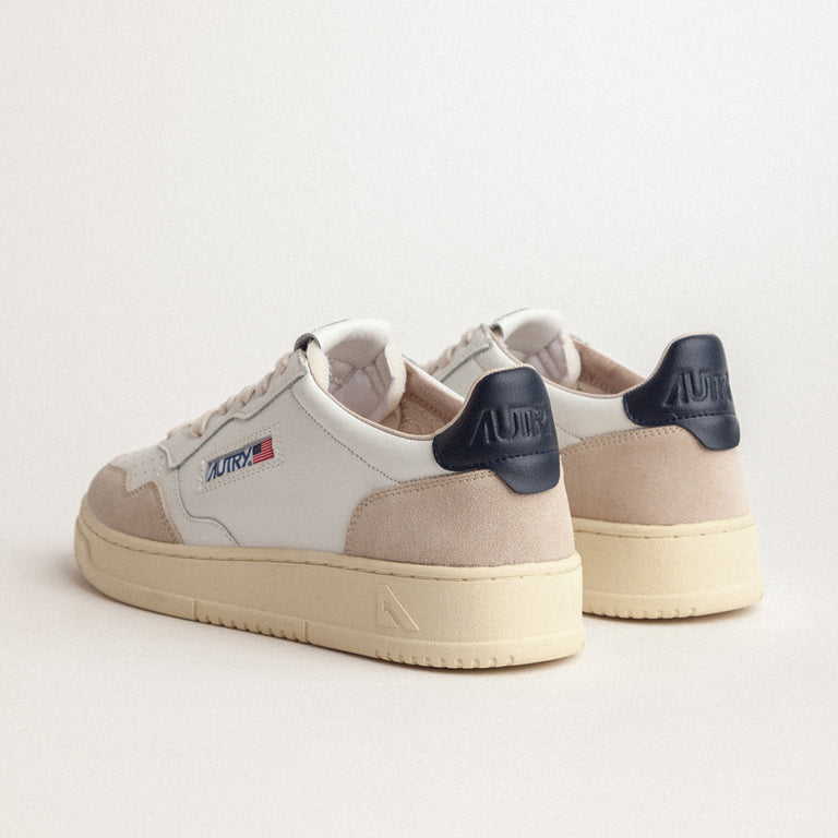 Autry Medalist *Leather / Suede* onfeet