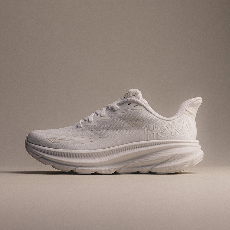 Hoka One One Clifton 9 onfeet