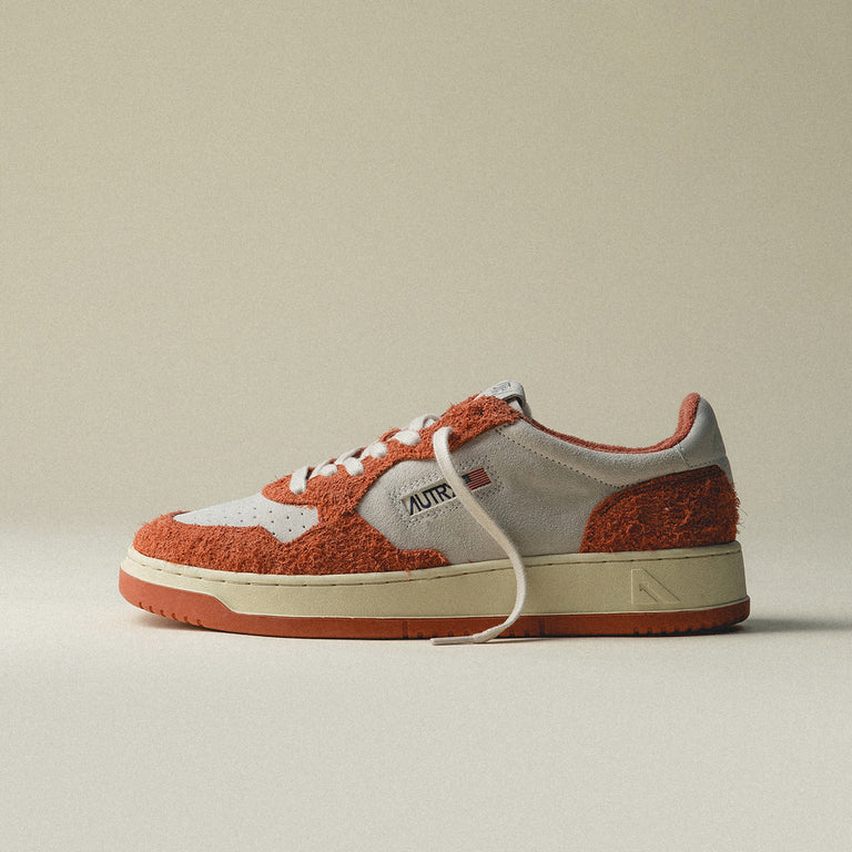 Autry Medalist *Suede / Long Suede* onfeet
