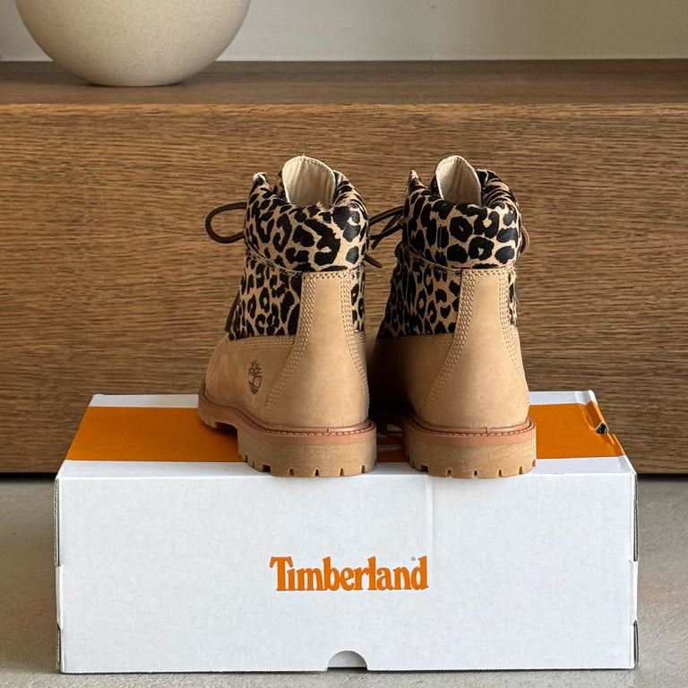 Timberland Premium 6-Inch Lace Up Boot W onfeet